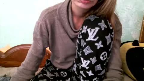 Snapshot of dennisxcarol chatting on October 19, 2025, 7:42 am DennisXCarol online show from October 19, 2025, 7:42 am