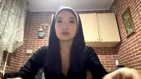 Emma online show from November 11, 2025, 2:28 pm