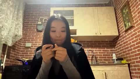 Emma online show from November 16, 2025, 1:17 pm