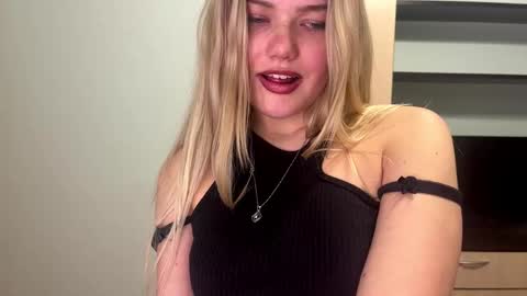 Snapshot of deonnahobb chatting on February 14, 2026, 3:53 pm Luna online show from February 14, 2026, 3:53 pm