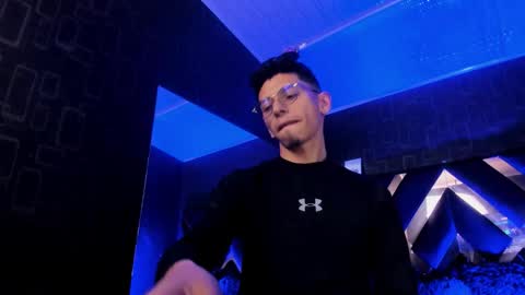 Dereck online show from March 12, 2026, 10:43 am