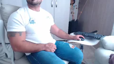 Snapshot of derek_group chatting on June 20, 2026, 5:05 pm Derek online show from June 20, 2026, 5:05 pm
