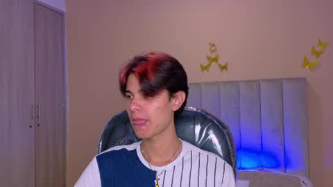 Snapshot of derek_sinn chatting on July 7, 2026, 3:53 am derek_sinn online show from July 7, 2026, 3:53 am