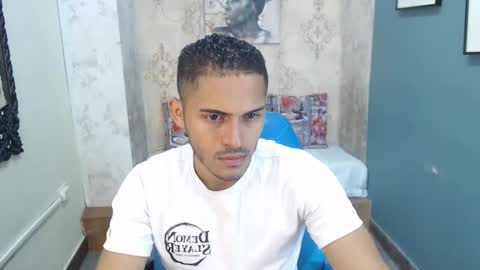 D E R E K online show from December 2, 2025, 12:21 pm