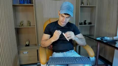derek_voss online show from April 28, 2026, 11:37 am