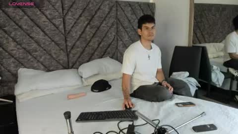 derek_voss online show from May 27, 2026, 12:46 pm