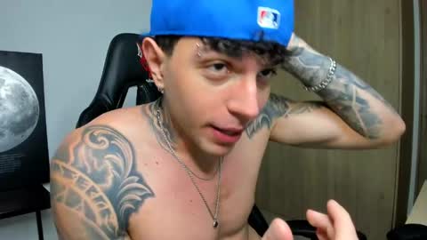 derekmuller11 online show from April 23, 2026, 12:56 am