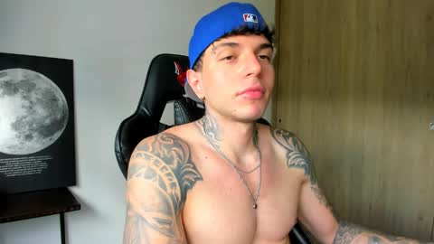 derekmuller11 online show from April 23, 2026, 4:09 pm