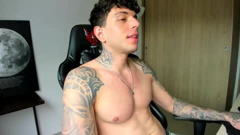 derekmuller11 online show from April 28, 2026, 7:19 pm