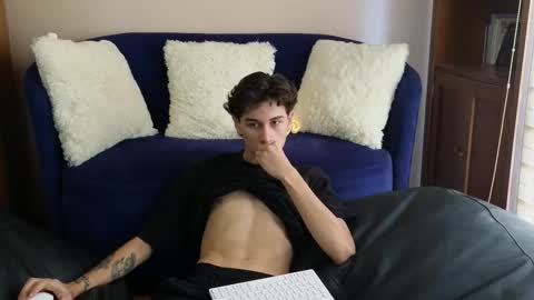 Derek online show from November 17, 2025, 1:39 pm