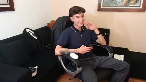 Derek online show from June 25, 2026, 9:19 pm