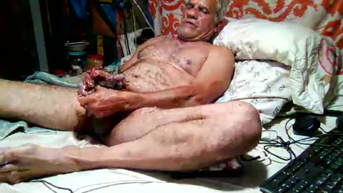 derick1961 online show from November 6, 2025, 7:09 am