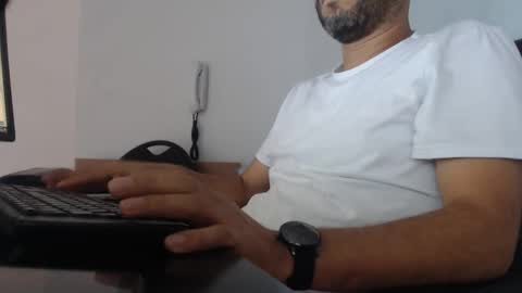 Snapshot of derrik_ chatting on December 4, 2024, 12:58 pm online show from December 4, 2024, 12:58 pm