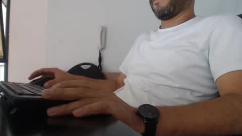 Snapshot of derrik_ chatting on December 4, 2024, 4:27 pm online show from December 4, 2024, 4:27 pm