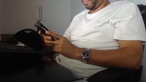 Snapshot of derrik_ chatting on December 7, 2024, 12:02 pm online show from December 7, 2024, 12:02 pm