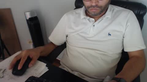 Snapshot of derrik_ chatting on January 20, 2025, 6:10 pm online show from January 20, 2025, 6:10 pm