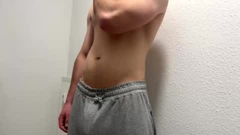 Snapshot of dertom_xxx chatting on November 24, 2025, 5:18 am Tom online show from November 24, 2025, 5:18 am