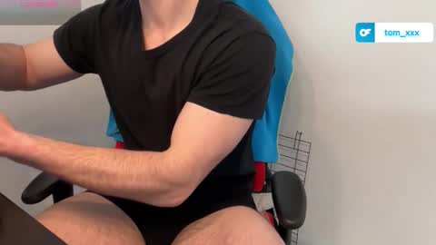 Snapshot of dertom_xxx chatting on April 26, 2026, 6:11 am Tom online show from April 26, 2026, 6:11 am