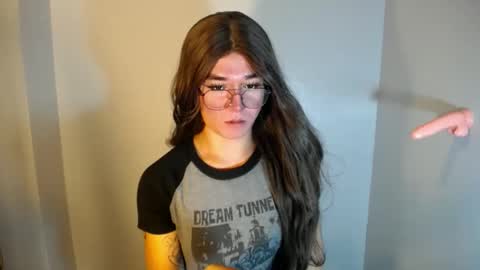Snapshot of desirable_lorinexx chatting on December 15, 2024, 10:37 pm LORINE online show from December 15, 2024, 10:37 pm