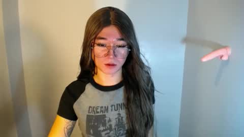 Snapshot of desirable_lorinexx chatting on December 18, 2024, 5:10 pm LORINE online show from December 18, 2024, 5:10 pm