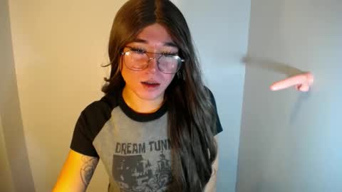 Snapshot of desirable_lorinexx chatting on December 20, 2024, 8:34 pm LORINE online show from December 20, 2024, 8:34 pm