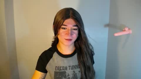 Snapshot of desirable_lorinexx chatting on December 21, 2024, 12:49 pm LORINE online show from December 21, 2024, 12:49 pm