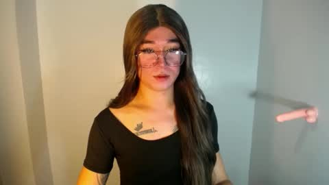 Snapshot of desirable_lorinexx chatting on December 23, 2024, 2:17 pm LORINE online show from December 23, 2024, 2:17 pm