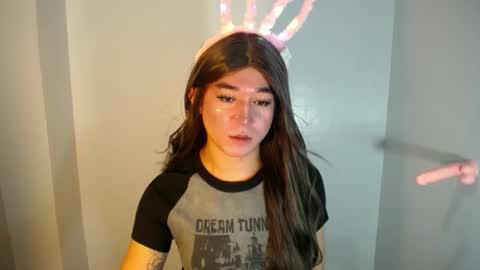 Snapshot of desirable_lorinexx chatting on December 23, 2024, 5:43 pm LORINE online show from December 23, 2024, 5:43 pm