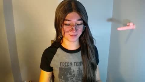 Snapshot of desirable_lorinexx chatting on December 25, 2024, 4:00 pm LORINE online show from December 25, 2024, 4:00 pm
