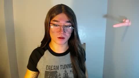 Snapshot of desirable_lorinexx chatting on January 1, 2025, 1:04 am LORINE online show from January 1, 2025, 1:04 am