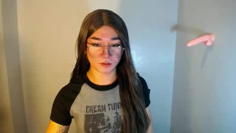Snapshot of desirable_lorinexx chatting on January 1, 2025, 5:44 pm LORINE online show from January 1, 2025, 5:44 pm