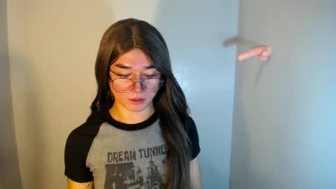 Snapshot of desirable_lorinexx chatting on January 1, 2025, 8:47 pm LORINE online show from January 1, 2025, 8:47 pm