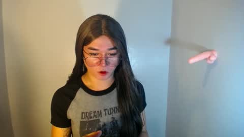 Snapshot of desirable_lorinexx chatting on January 2, 2025, 1:40 pm LORINE online show from January 2, 2025, 1:40 pm