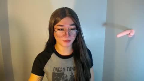 Snapshot of desirable_lorinexx chatting on January 2, 2025, 6:01 pm LORINE online show from January 2, 2025, 6:01 pm