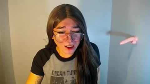 Snapshot of desirable_lorinexx chatting on January 2, 2025, 11:27 pm LORINE online show from January 2, 2025, 11:27 pm