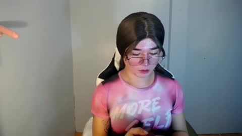 Snapshot of desirable_lorinexx chatting on January 6, 2025, 5:59 pm LORINE online show from January 6, 2025, 5:59 pm