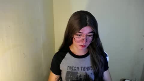 Snapshot of desirable_lorinexx chatting on January 14, 2025, 10:55 pm LORINE online show from January 14, 2025, 10:55 pm