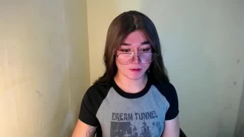 Snapshot of desirable_lorinexx chatting on January 15, 2025, 5:37 pm LORINE online show from January 15, 2025, 5:37 pm
