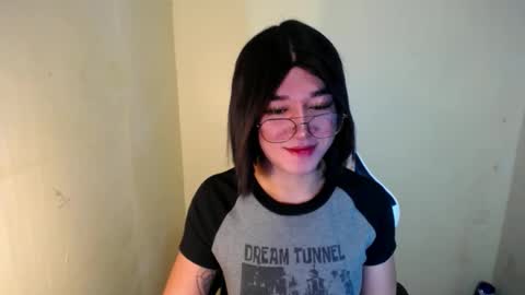 Snapshot of desirable_lorinexx chatting on January 21, 2025, 11:34 pm LORINE online show from January 21, 2025, 11:34 pm