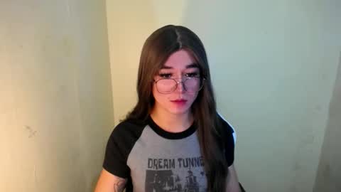 Snapshot of desirable_lorinexx chatting on February 5, 2025, 5:52 am LORINE online show from February 5, 2025, 5:52 am
