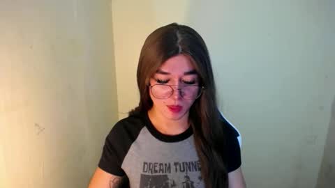Snapshot of desirable_lorinexx chatting on February 5, 2025, 8:54 am LORINE online show from February 5, 2025, 8:54 am