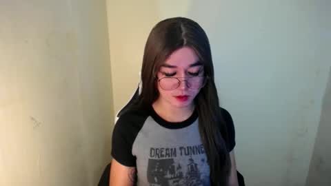 Snapshot of desirable_lorinexx chatting on February 6, 2025, 2:22 am LORINE online show from February 6, 2025, 2:22 am