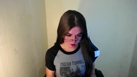 Snapshot of desirable_lorinexx chatting on February 7, 2025, 1:36 am LORINE online show from February 7, 2025, 1:36 am
