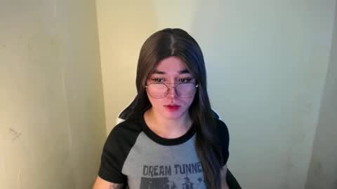Snapshot of desirable_lorinexx chatting on February 21, 2025, 12:06 pm LORINE online show from February 21, 2025, 12:06 pm