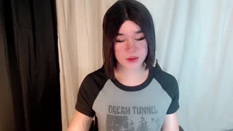Snapshot of desirable_lorinexx chatting on March 8, 2025, 12:44 am LORINE online show from March 8, 2025, 12:44 am