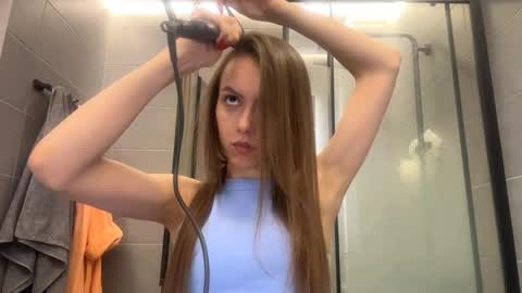 Snapshot of desirewingard chatting on May 21, 2026, 2:40 am Ksenia online show from May 21, 2026, 2:40 am