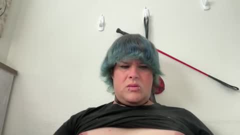 Snapshot of desmondks chatting on November 24, 2025, 7:35 pm Dezmond online show from November 24, 2025, 7:35 pm