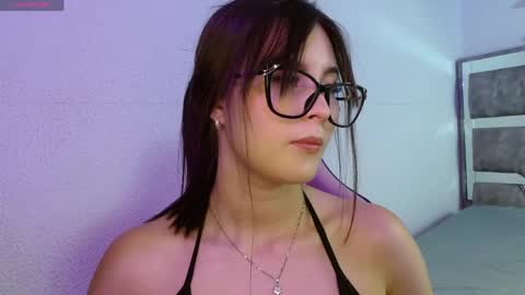 destinya_ online show from May 6, 2026, 5:07 pm