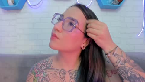 Snapshot of deva_blue chatting on January 20, 2025, 7:47 am Deva Blue online show from January 20, 2025, 7:47 am