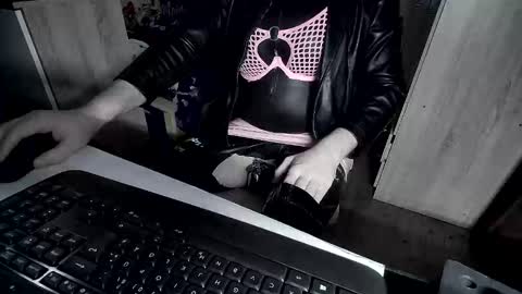 devbi1984 online show from February 3, 2025, 7:51 am